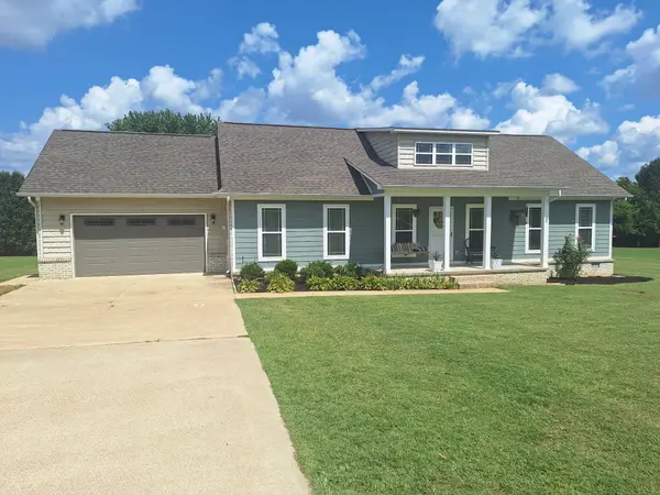 254 W Laurel Dr, Lawrenceburg, TN 38464
