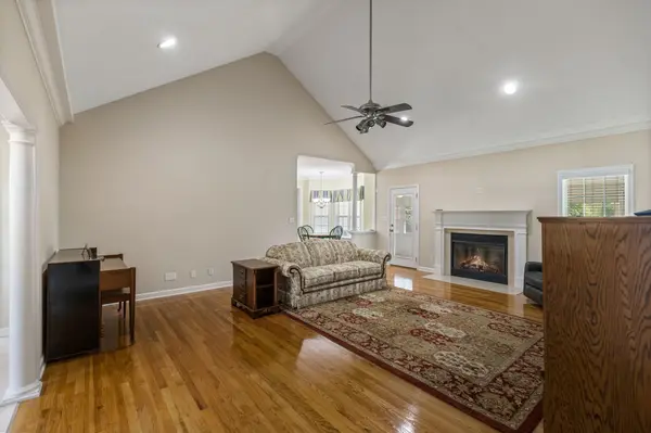 9120 Greystone Valley Dr, Ooltewah, TN 37363