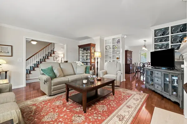 402 N Cameron Ct, Hermitage, TN 37076