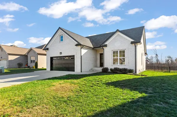824 Brown Swiss Ct, Clarksville, TN 37043