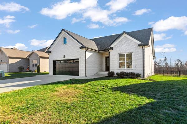 824 Brown Swiss Ct, Clarksville, TN 37043