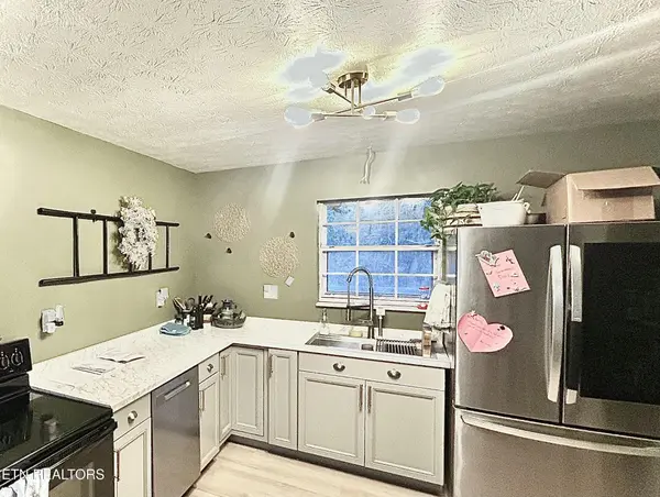 451 W Main St, Dandridge, TN 37725