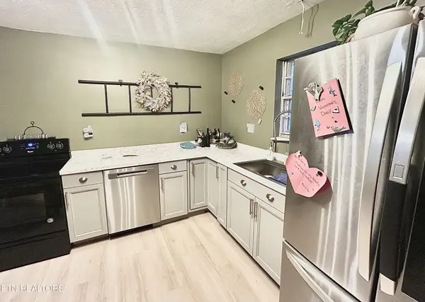 451 W Main St, Dandridge, TN 37725