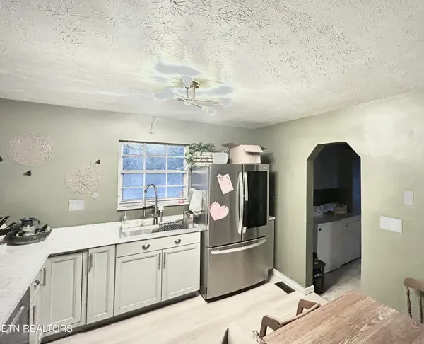 451 W Main St, Dandridge, TN 37725