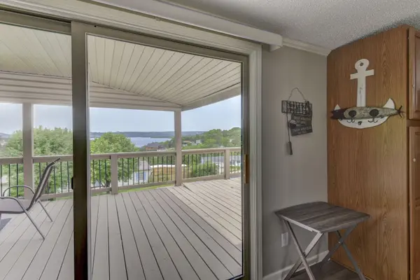 269 Moore Lane,  Blue Eye,  MO 65611