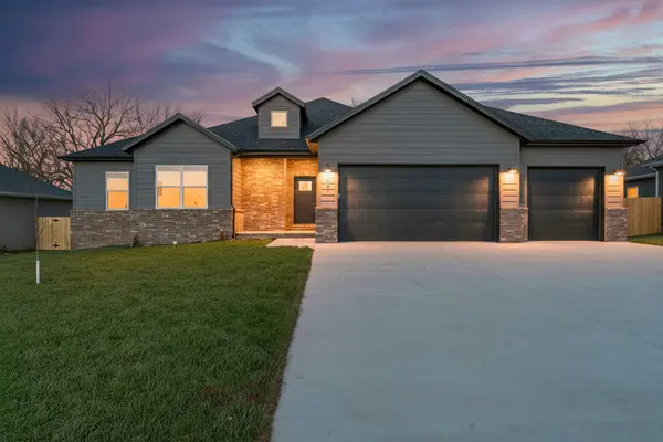 200 E Kelce Lane,  Republic,  MO 65738