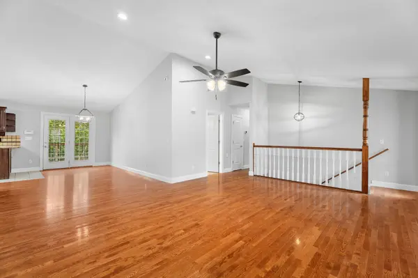 180 Ashford Drive, Hollister, MO 65672