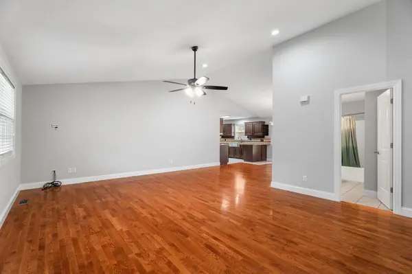 180 Ashford Drive, Hollister, MO 65672
