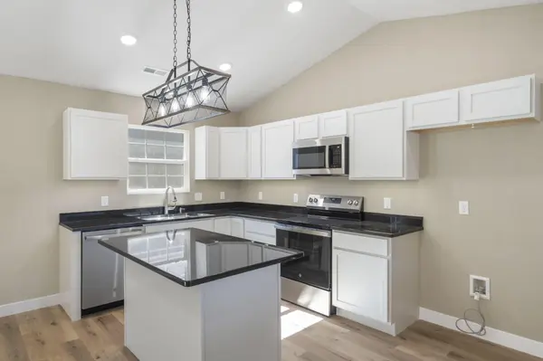 2783 Maple Street, Hollister, MO 65672