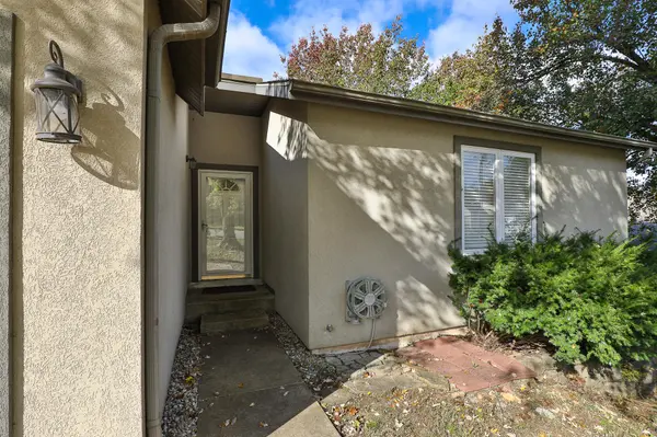 2725 Maple Street, Hollister, MO 65672