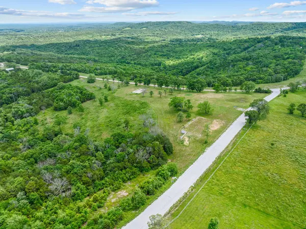 110 Stagecoach Road, Kirbyville, MO 65679