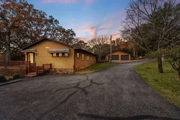 379 Navajo Trail, Kimberling City, MO 65686