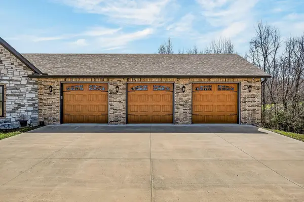 126 Twin Cavern Trail, Reeds Spring, MO 65737