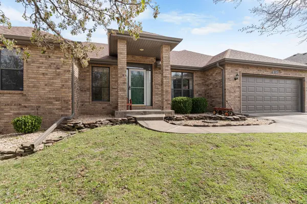 160 Ashford Drive, Hollister, MO 65672