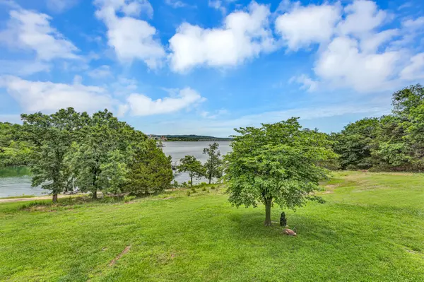 500 Navajo Trail, Kimberling City, MO 65686
