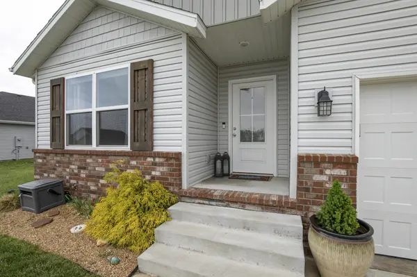 586 S Caroline Avenue, Republic, MO 65738