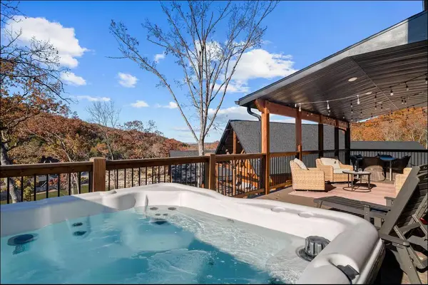 114 Campfire Bend, Hollister, MO 65672