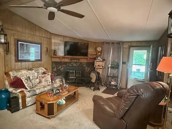 2001 Manitou Street, Merriam Woods, MO 65740
