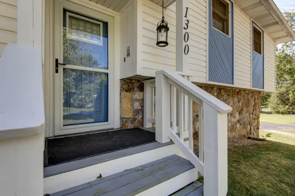 1300 E Bain Street, Ozark, MO 65721