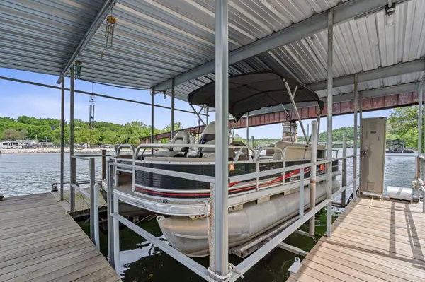 693 Wilshire Drive, Hollister, MO 65672