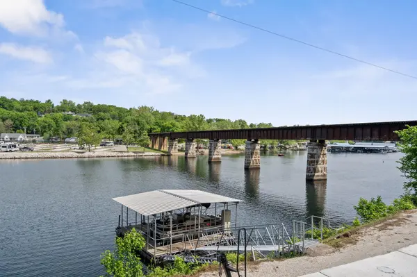 693 Wilshire Drive, Hollister, MO 65672