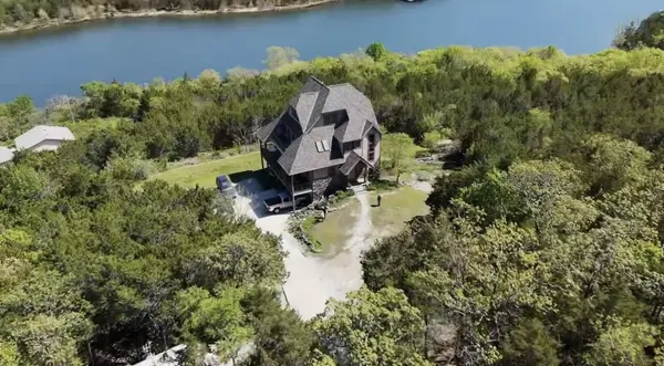 700 Shore Point Road, Blue Eye, MO 65611