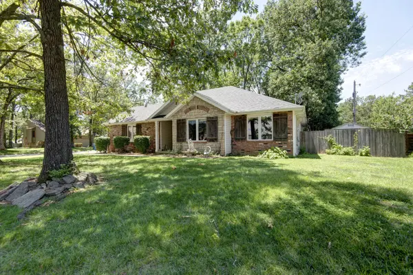 3751 N Pauls Place, Springfield, MO 65803