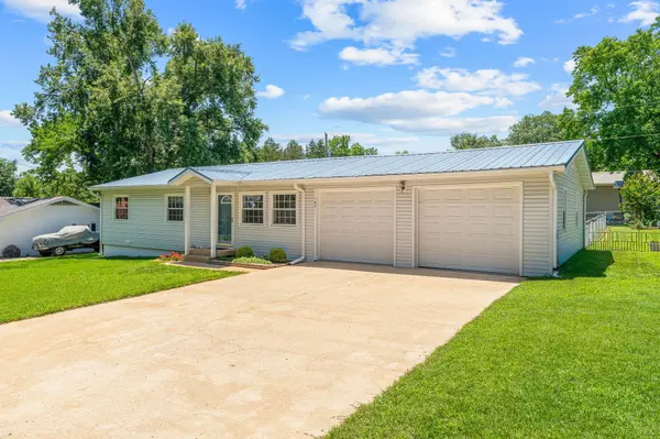 160 South Street, Hollister, MO 65672