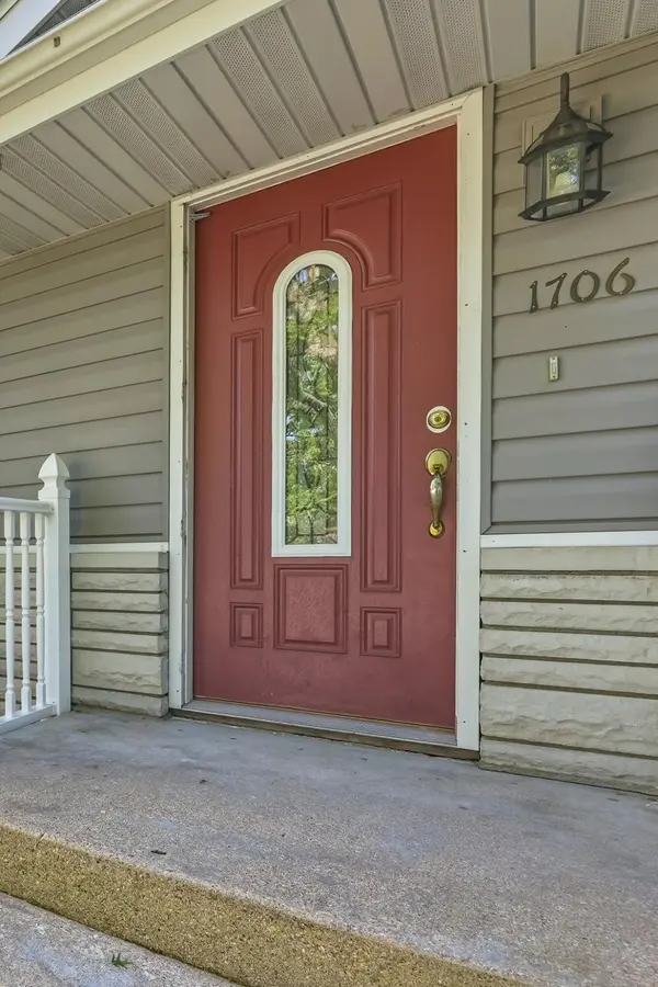 1706 S 11th Avenue, Ozark, MO 65721