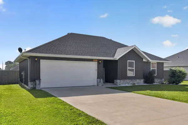 446 Hudson Avenue, Republic, MO 65738