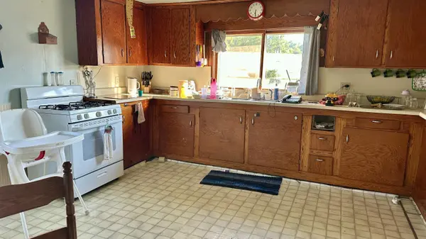 8301 Creek RD, Hartville, MO 65667