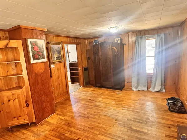 3803 NE Meriden RD, Topeka, KS 66617