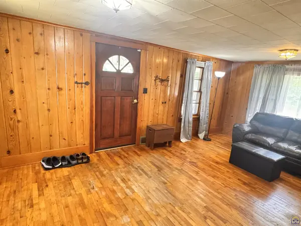 3803 NE Meriden RD, Topeka, KS 66617