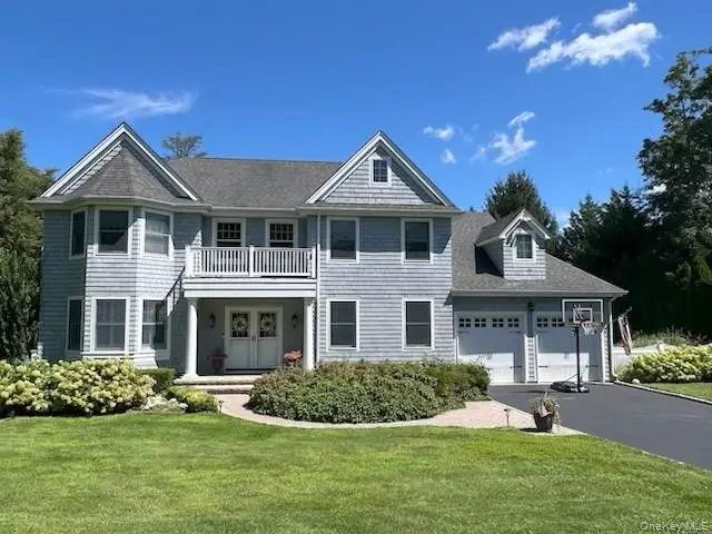 3 Wyona CT, Huntington, NY 11743