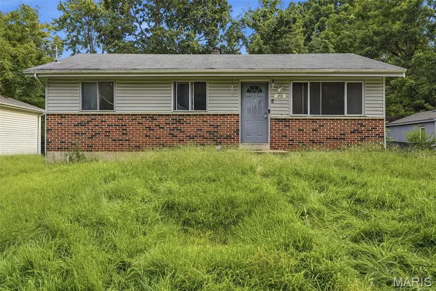 210 Connolly DR, St Louis, MO 63135