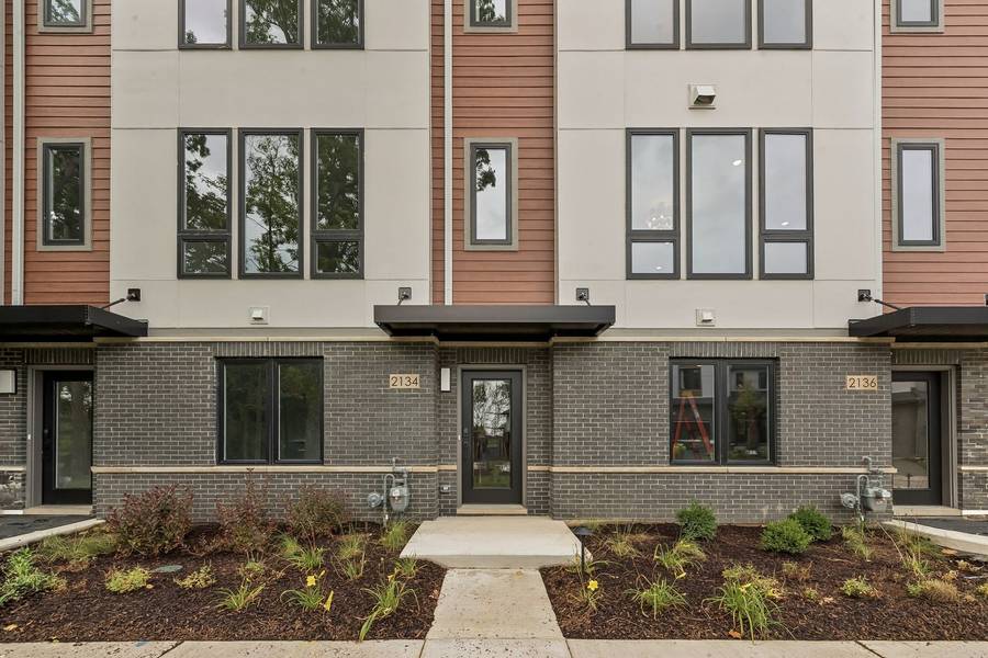 2118 Iron Ridge LN, Naperville, IL 60563
