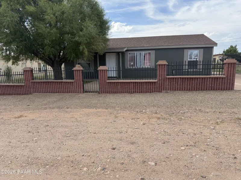 205 W Rio TRL, Paulden, AZ 86334