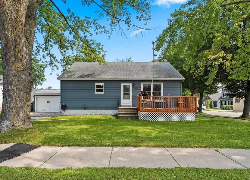 812 9TH ST, Green Bay, WI 54304-3552