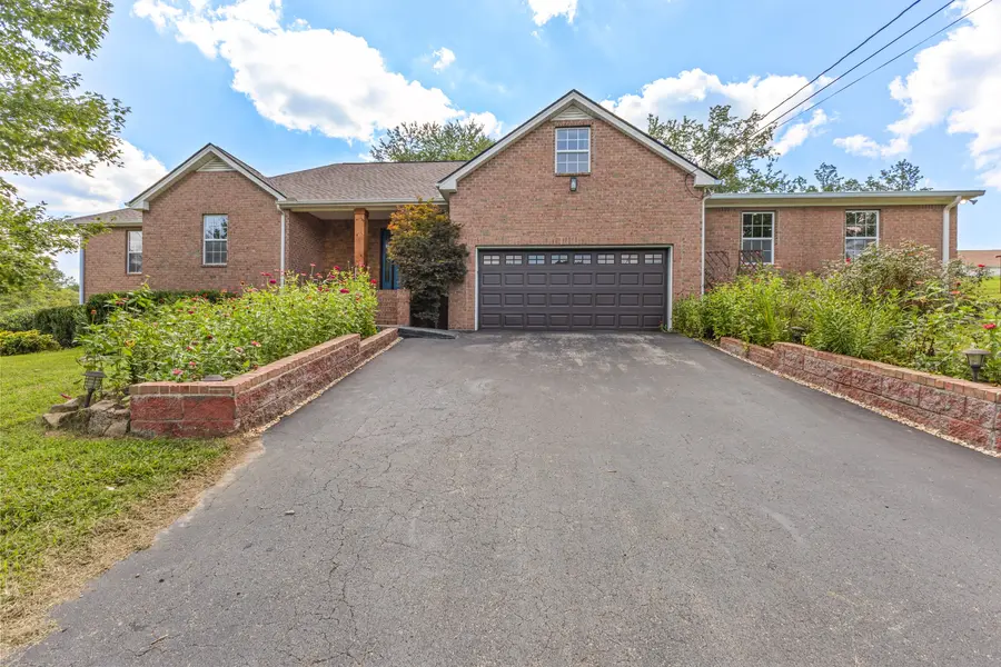 1198 W Grab Creek Rd, Dickson, TN 37055