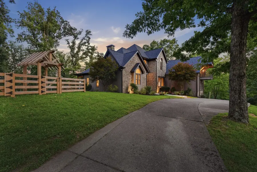 1126 Beechs Tavern Trl, Franklin, TN 37069