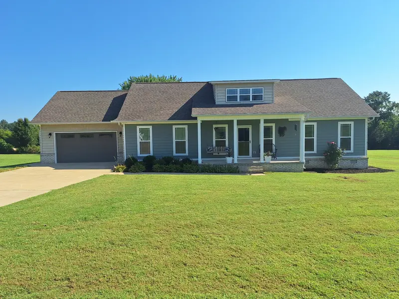 254 W Laurel Dr, Lawrenceburg, TN 38464