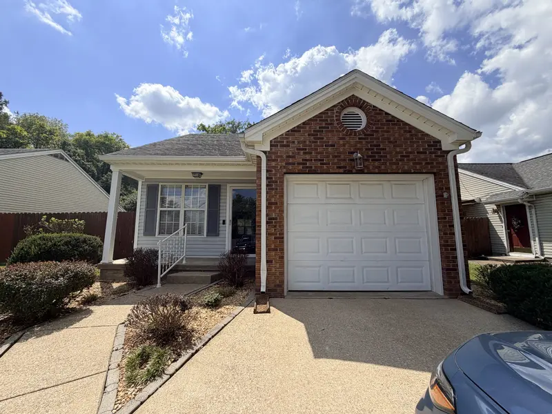 497 Sivley Rd, Hopkinsville, KY 42240