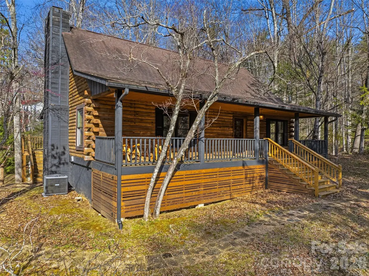 55 Valley LN, Pisgah Forest, NC 28768