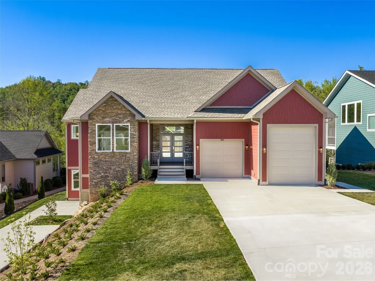 49 Al Dorf DR, Weaverville, NC 28787