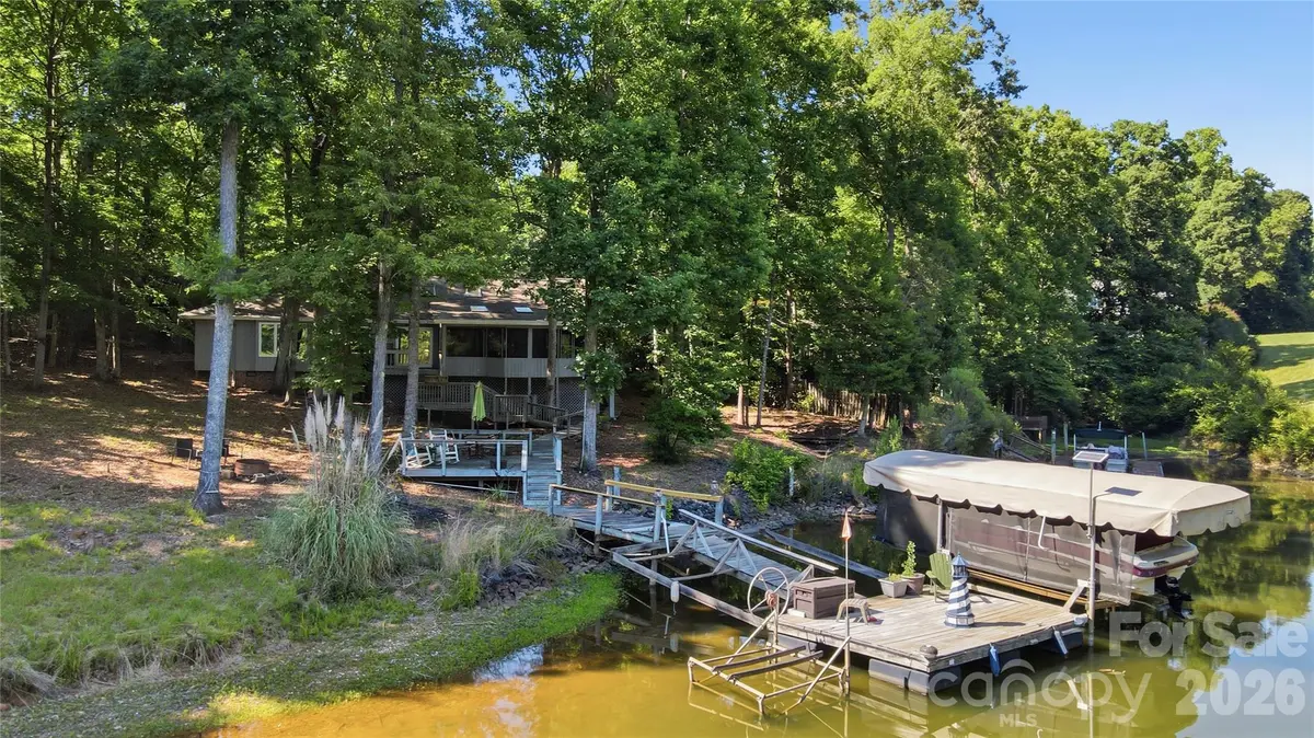 36 Water Thrush RD, Lake Wylie, SC 29710