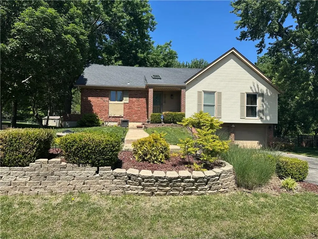 6918 Marion DR, Shawnee, KS 66218
