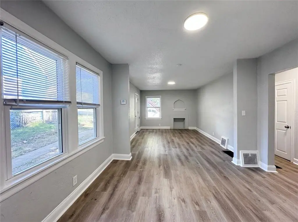 3847 E 60th TER, Kansas City, MO 64130