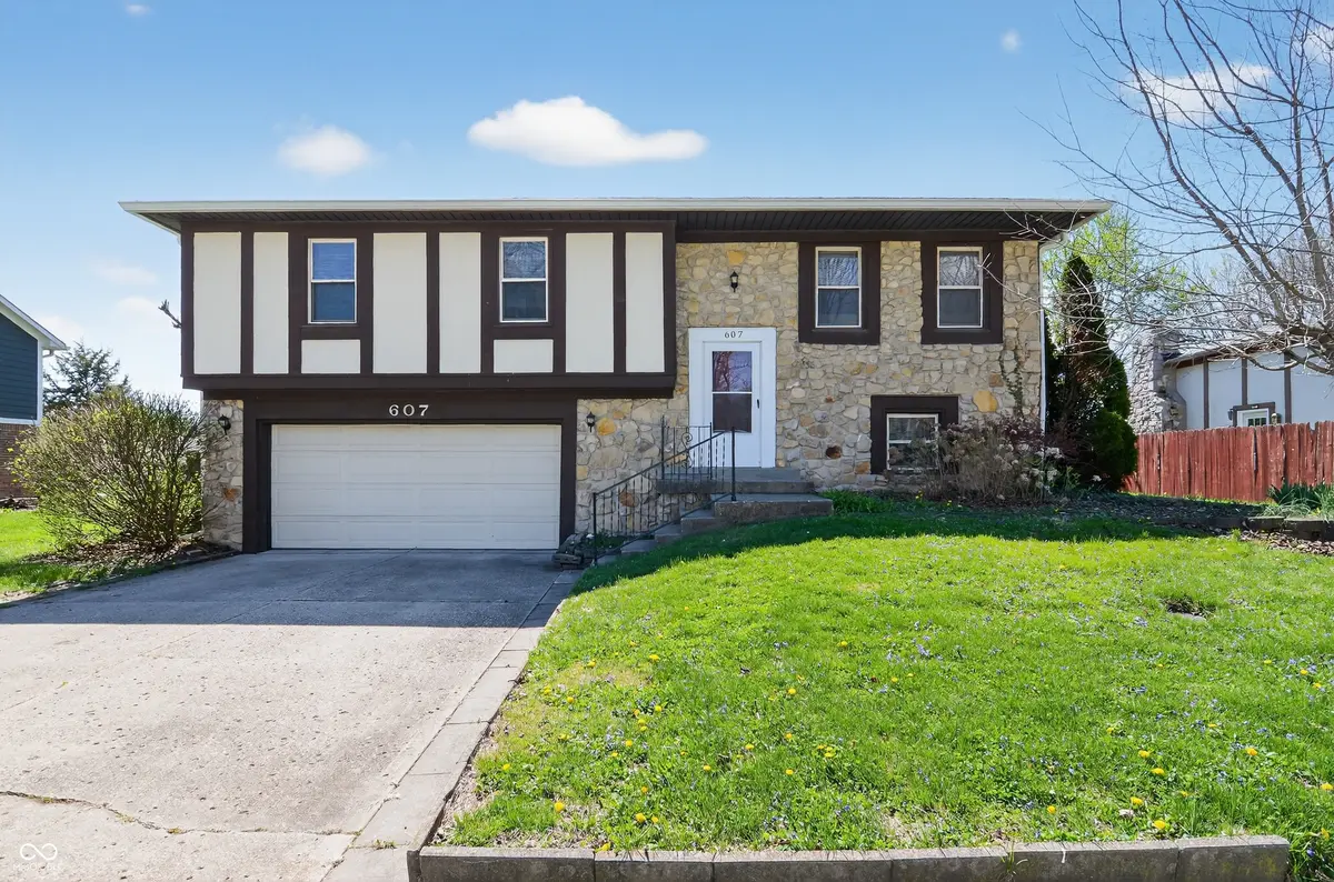 607 Rahkewood DR, Indianapolis, IN 46217