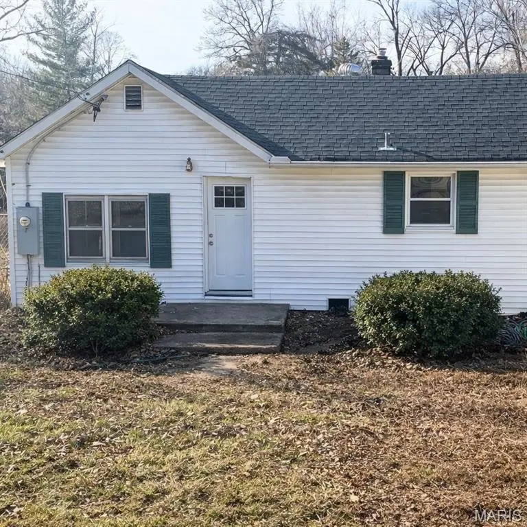 301 Day DR, Ferguson, MO 63135