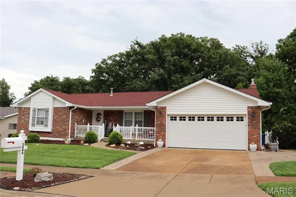 5844 Pierwood DR, Unincorporated, MO 63129